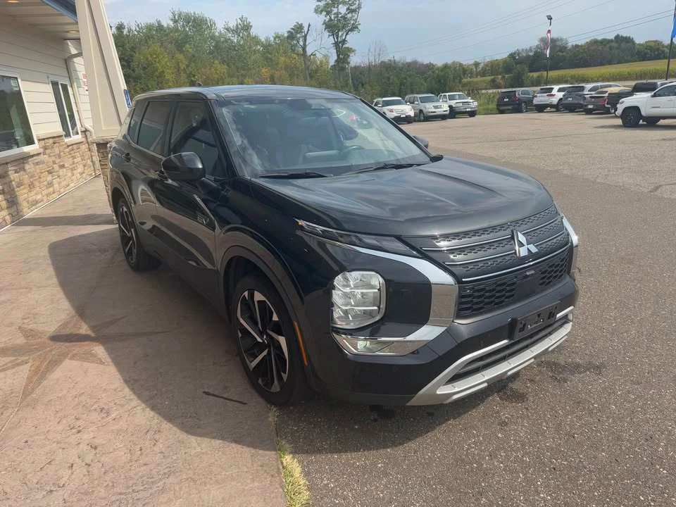 2023 Mitsubishi Outlander - Image 7 of 17