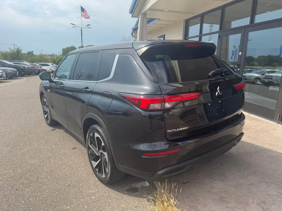 2023 Mitsubishi Outlander - Image 3 of 17