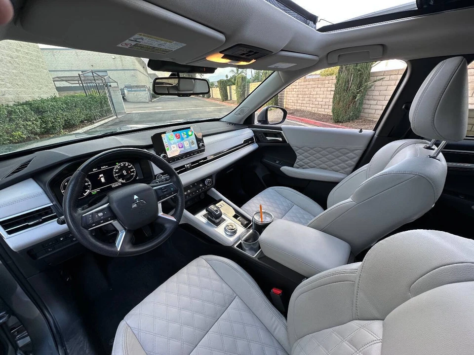 2023 Mitsubishi Outlander - Image 17 of 21