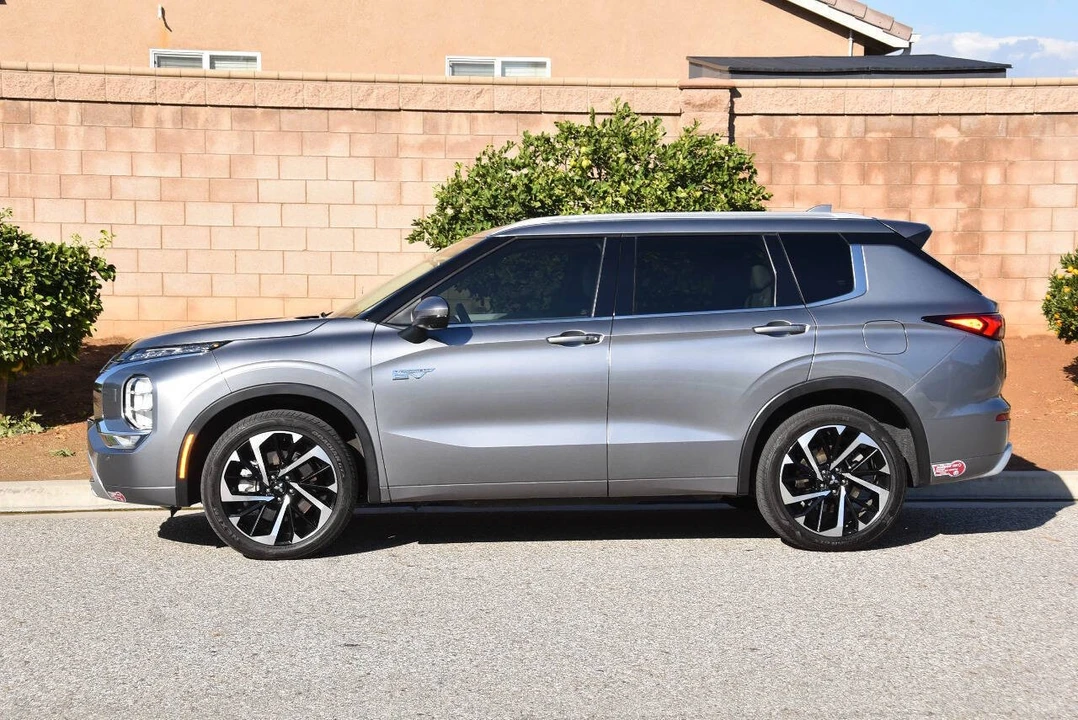 2023 Mitsubishi Outlander - Image 7 of 21