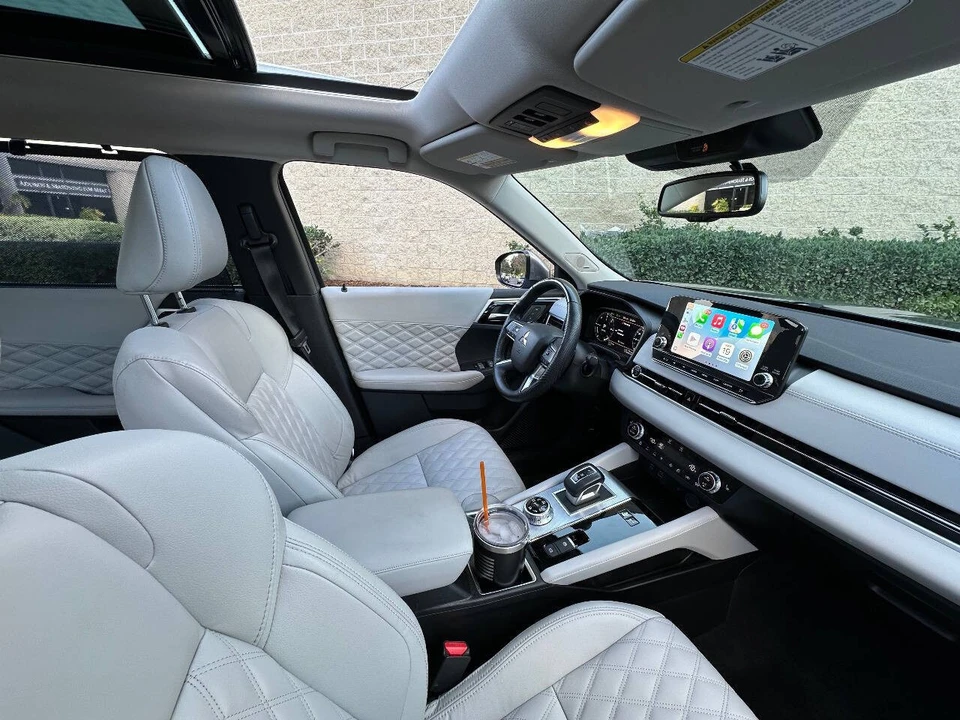 2023 Mitsubishi Outlander - Image 10 of 12