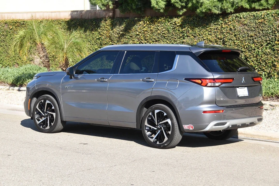 2023 Mitsubishi Outlander - Image 9 of 12
