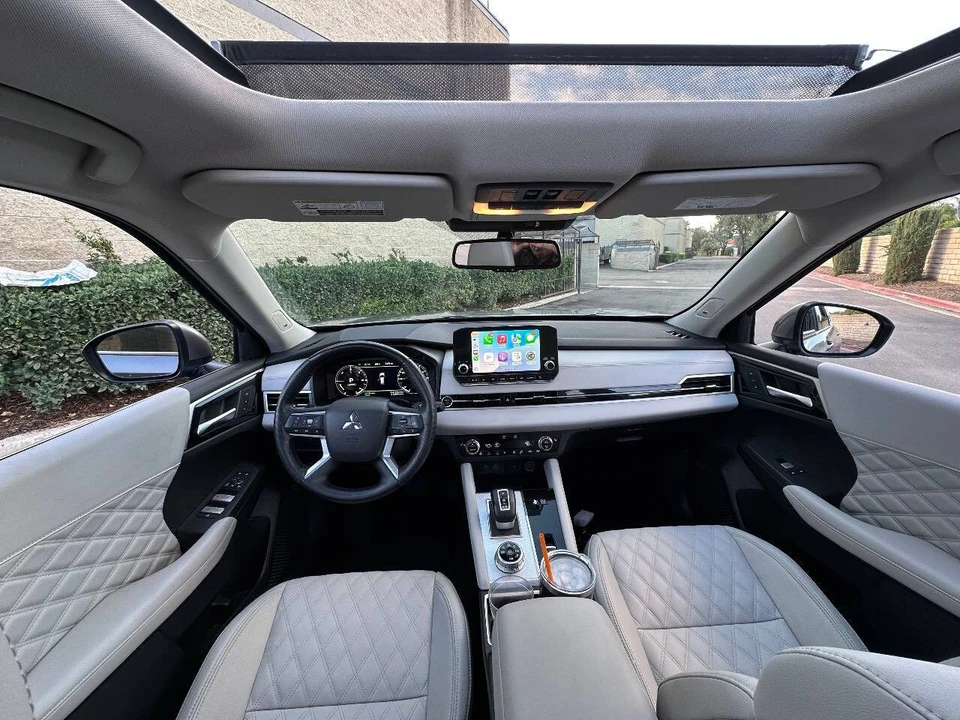 2023 Mitsubishi Outlander - Image 16 of 21