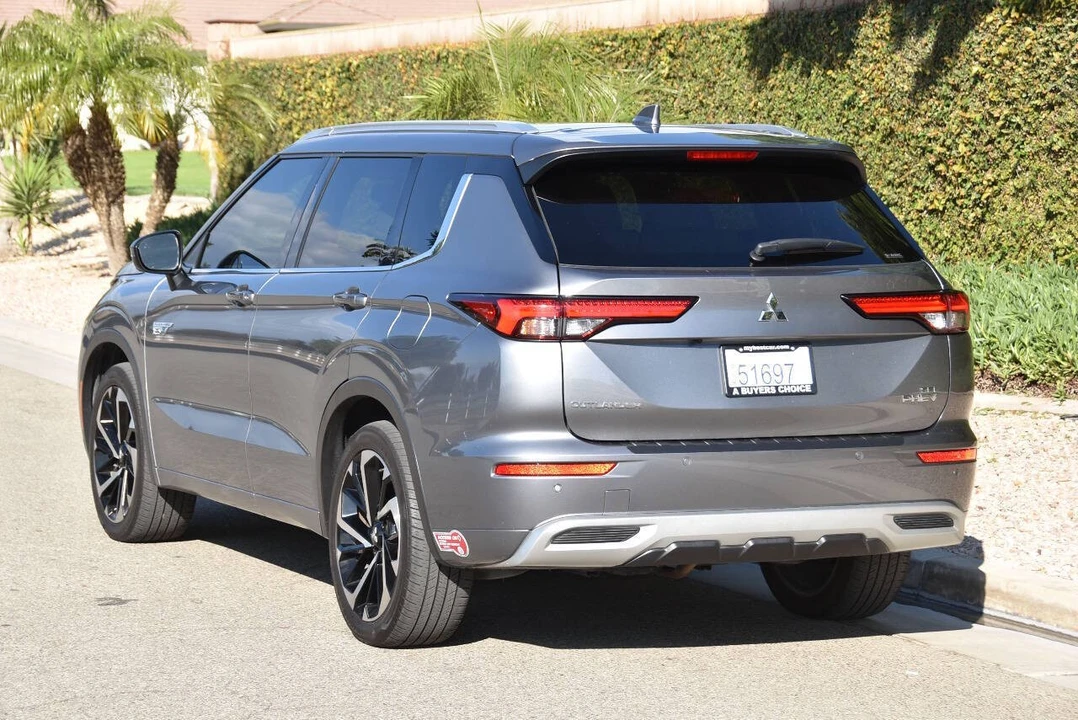 2023 Mitsubishi Outlander - Image 15 of 21