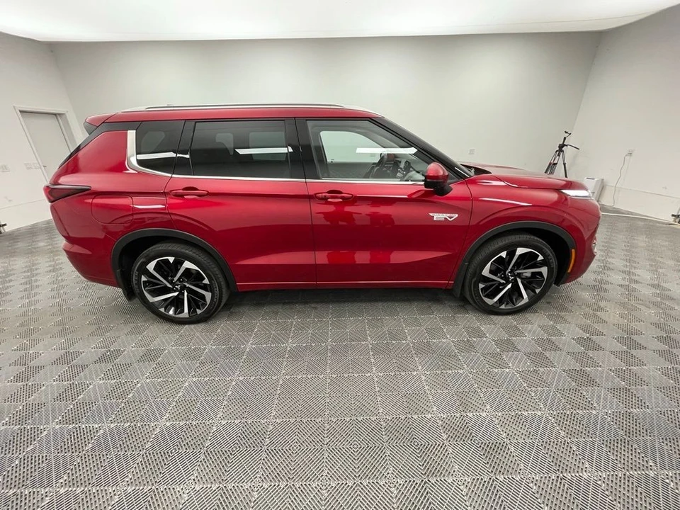 2023 Mitsubishi Outlander - Image 10 of 12