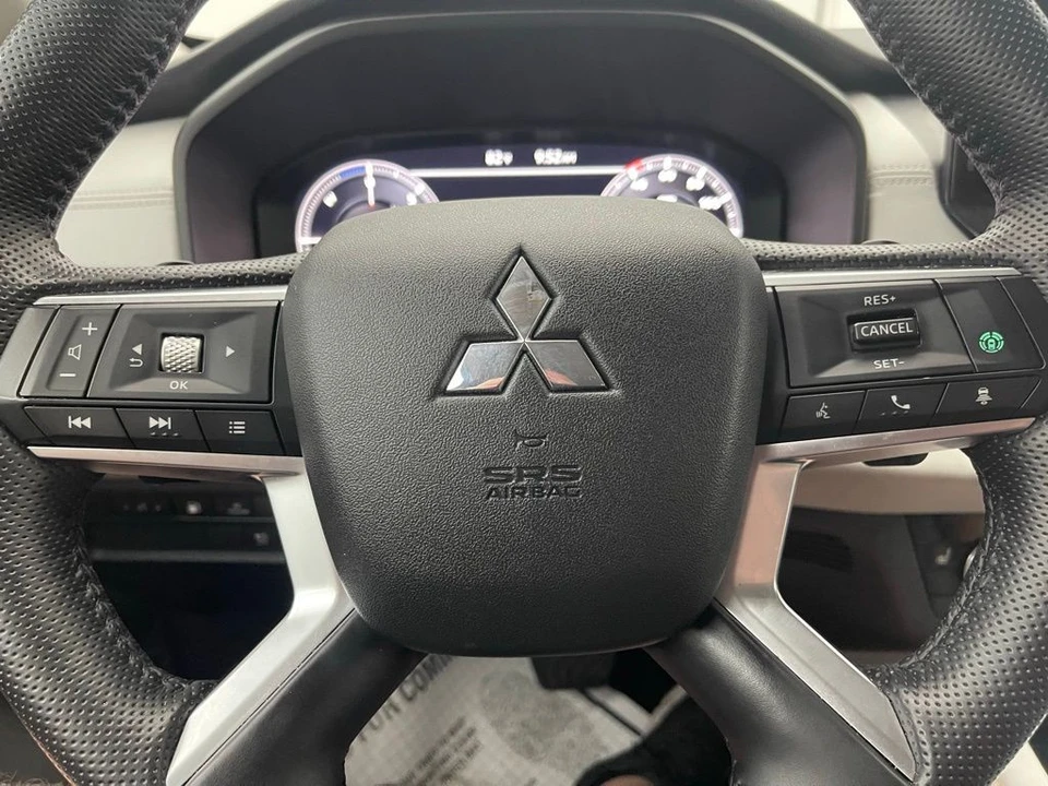 2023 Mitsubishi Outlander - Image 9 of 12