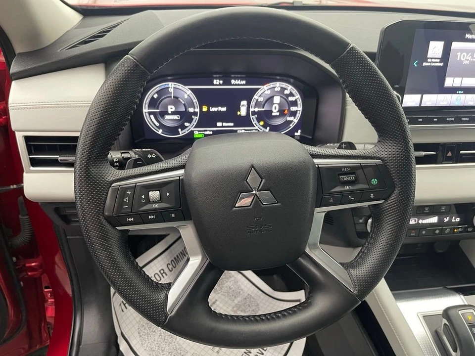 2023 Mitsubishi Outlander - Image 2 of 12