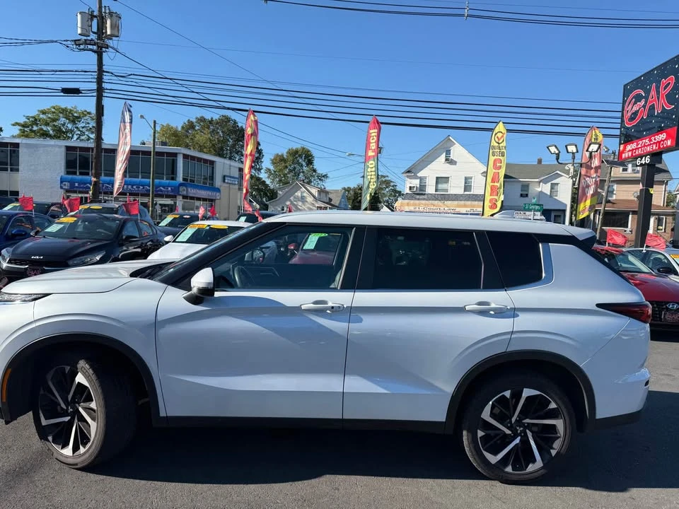2023 Mitsubishi Outlander - Image 5 of 8
