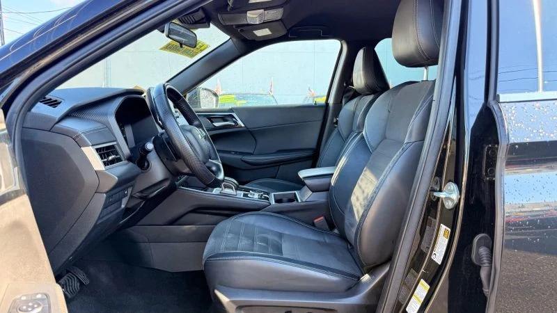 2023 Mitsubishi Outlander - Image 12 of 12
