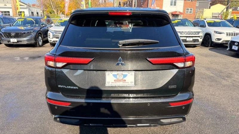 2023 Mitsubishi Outlander - Image 6 of 12