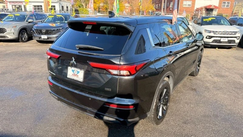 2023 Mitsubishi Outlander - Image 7 of 12