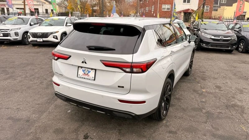2023 Mitsubishi Outlander - Image 7 of 12