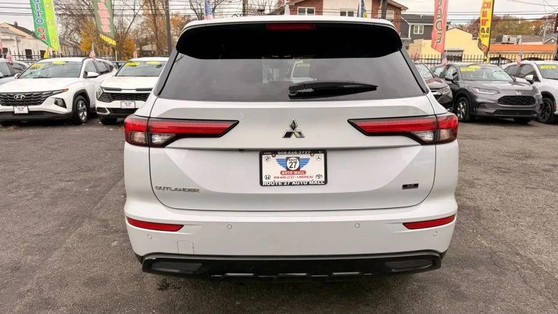 2023 Mitsubishi Outlander - Image 6 of 12