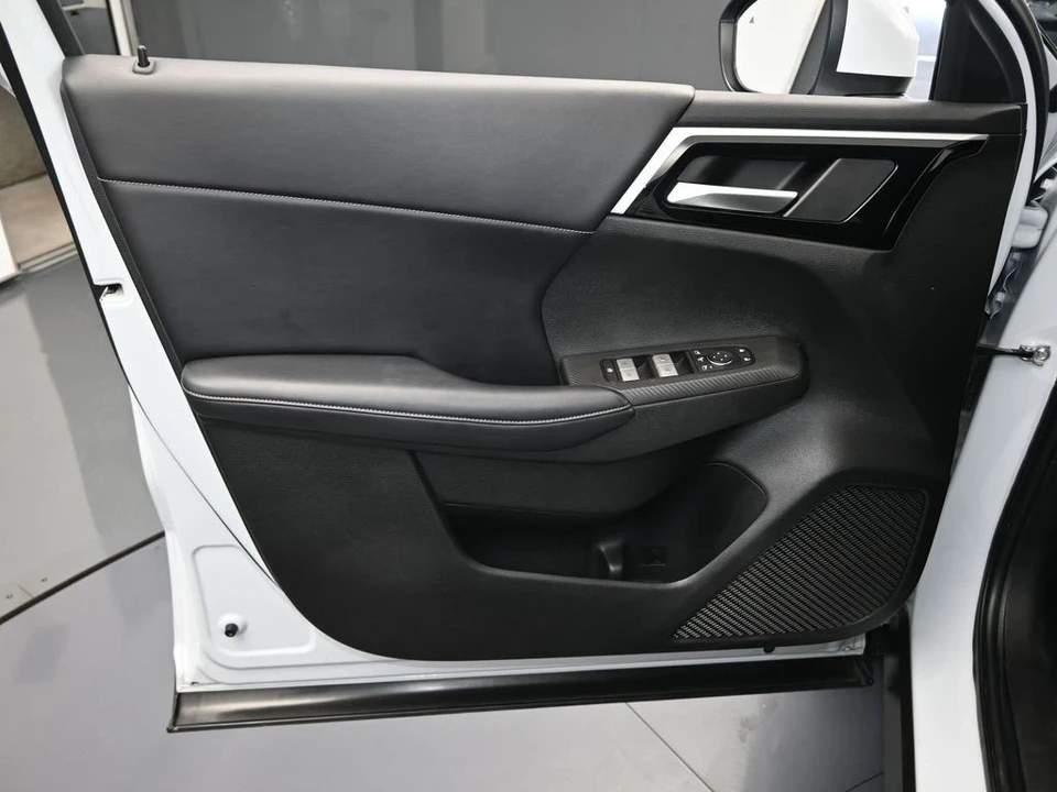 2023 Mitsubishi Outlander - Image 12 of 12