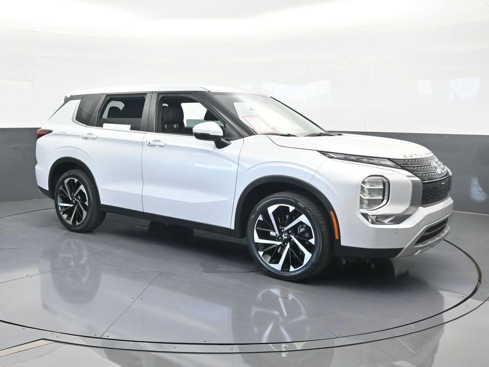 2023 Mitsubishi Outlander - Image 8 of 12