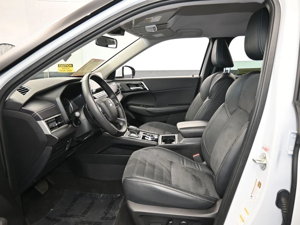2023 Mitsubishi Outlander - Image 11 of 12