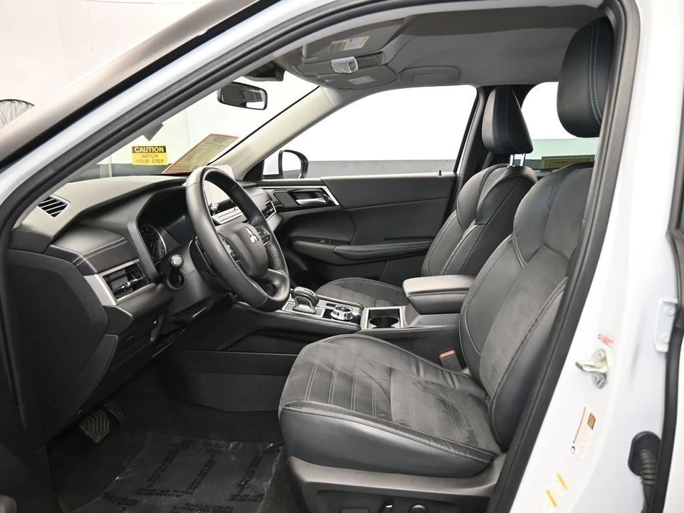 2023 Mitsubishi Outlander - Image 11 of 12