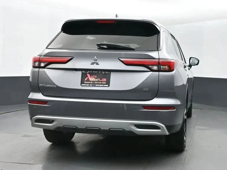 2023 Mitsubishi Outlander - Image 8 of 12