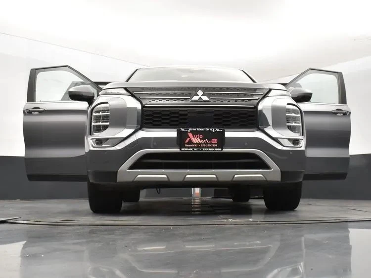 2023 Mitsubishi Outlander - Image 11 of 12