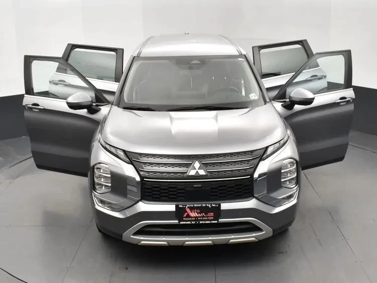 2023 Mitsubishi Outlander - Image 10 of 12