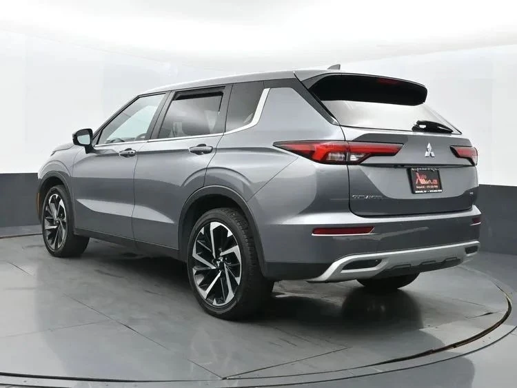 2023 Mitsubishi Outlander - Image 9 of 12