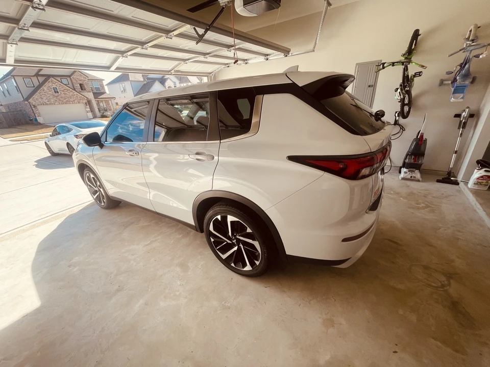 2023 Mitsubishi Outlander - Image 4 of 21