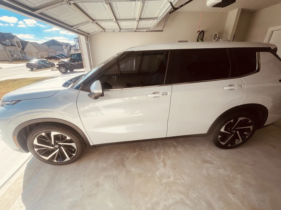 2023 Mitsubishi Outlander - Image 3 of 21