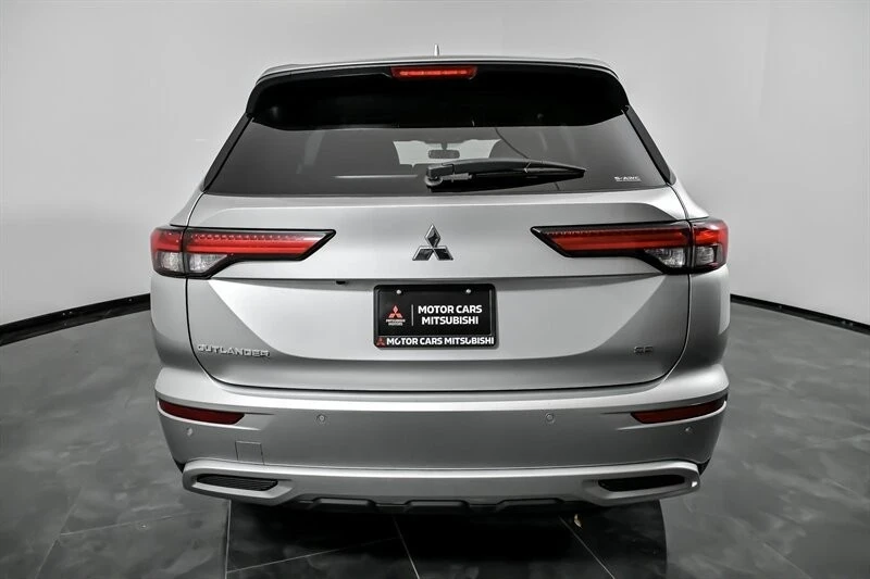 2023 Mitsubishi Outlander - Image 10 of 12