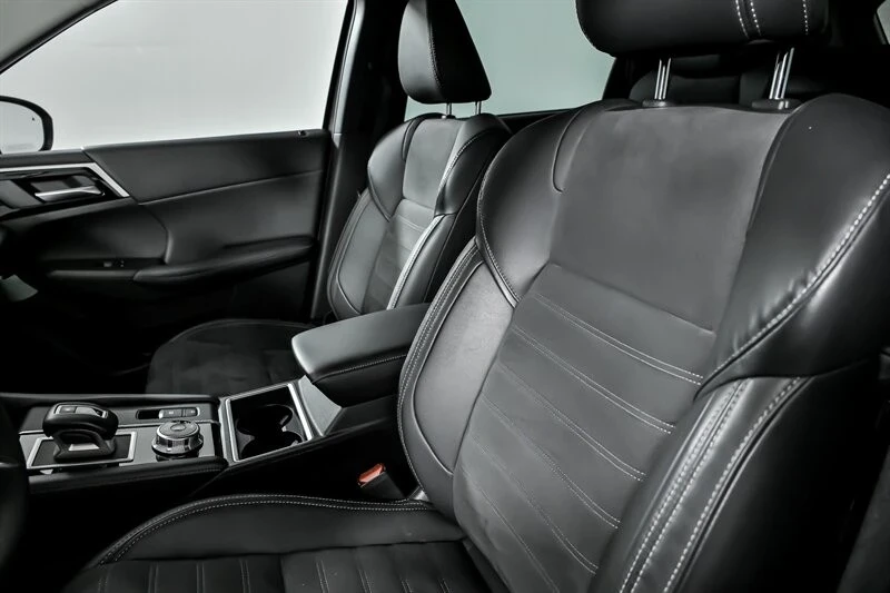 2023 Mitsubishi Outlander - Image 20 of 21