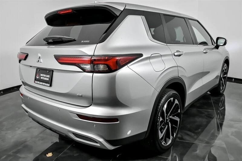 2023 Mitsubishi Outlander - Image 11 of 12