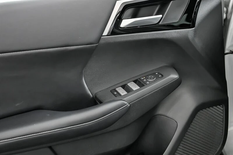 2023 Mitsubishi Outlander - Image 17 of 21