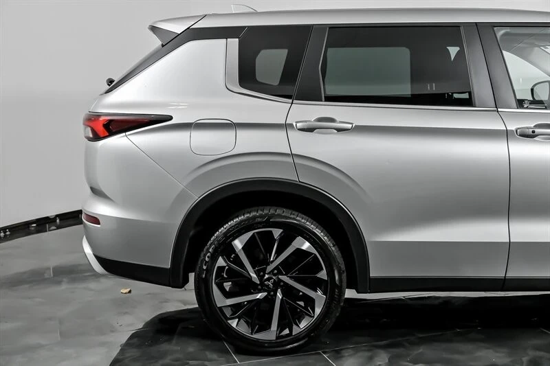 2023 Mitsubishi Outlander - Image 12 of 12