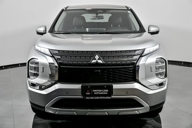 2023 Mitsubishi Outlander - Image 4 of 12