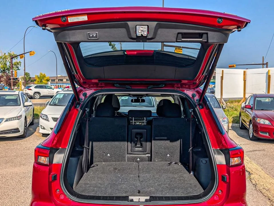 2023 Mitsubishi Outlander - Image 11 of 12