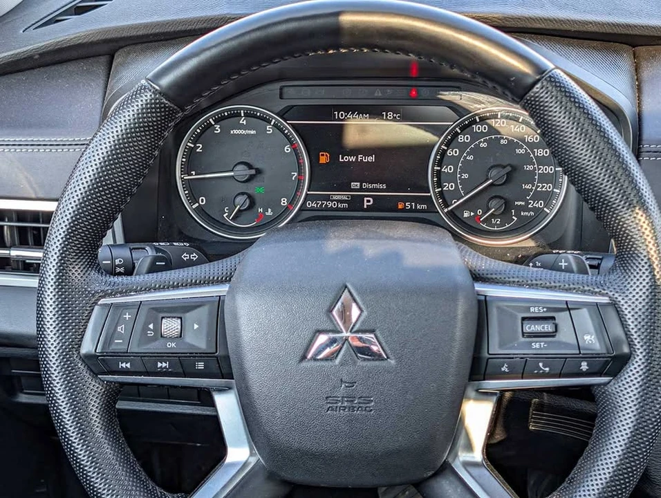 2023 Mitsubishi Outlander - Image 8 of 12
