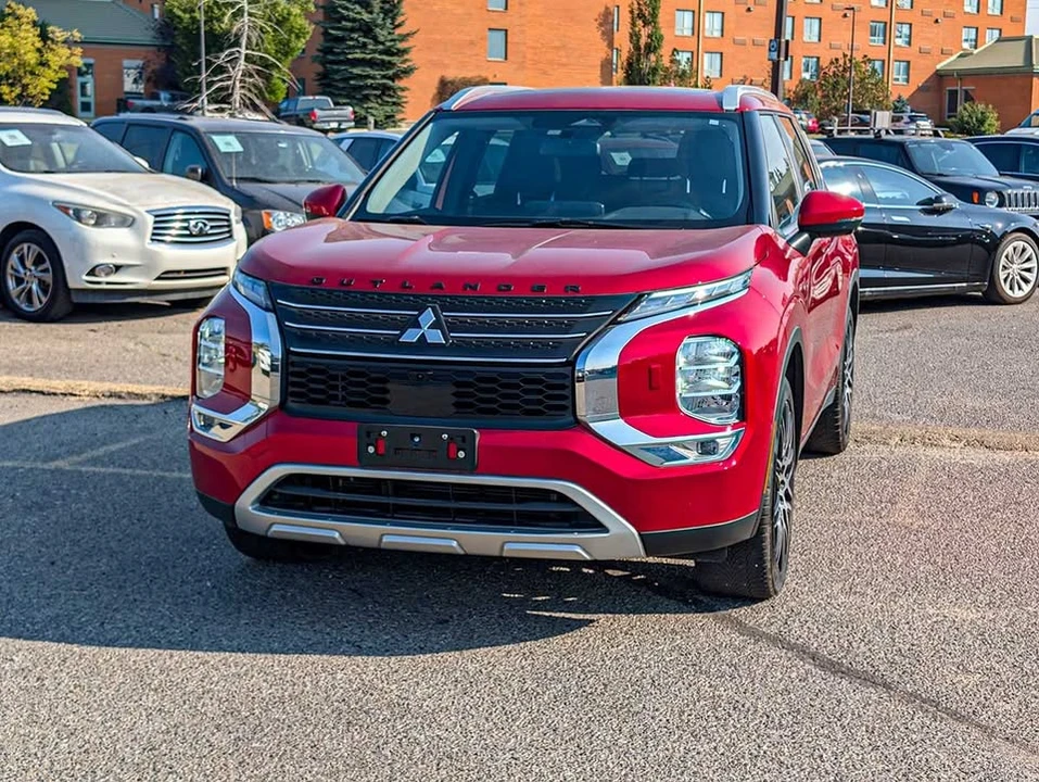 2023 Mitsubishi Outlander - Image 2 of 12