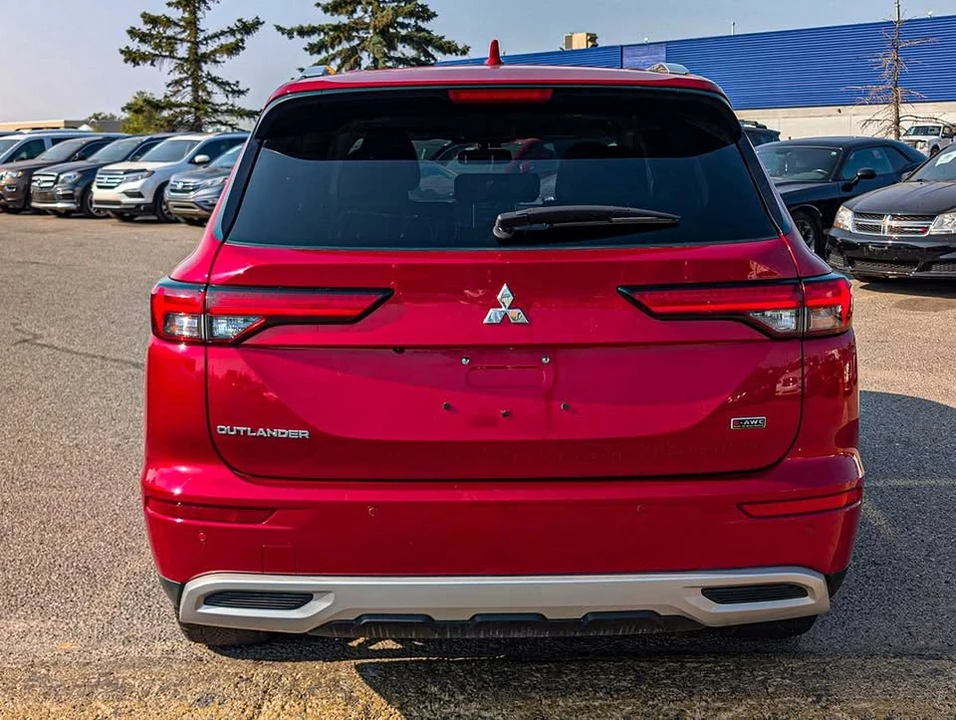 2023 Mitsubishi Outlander - Image 4 of 12