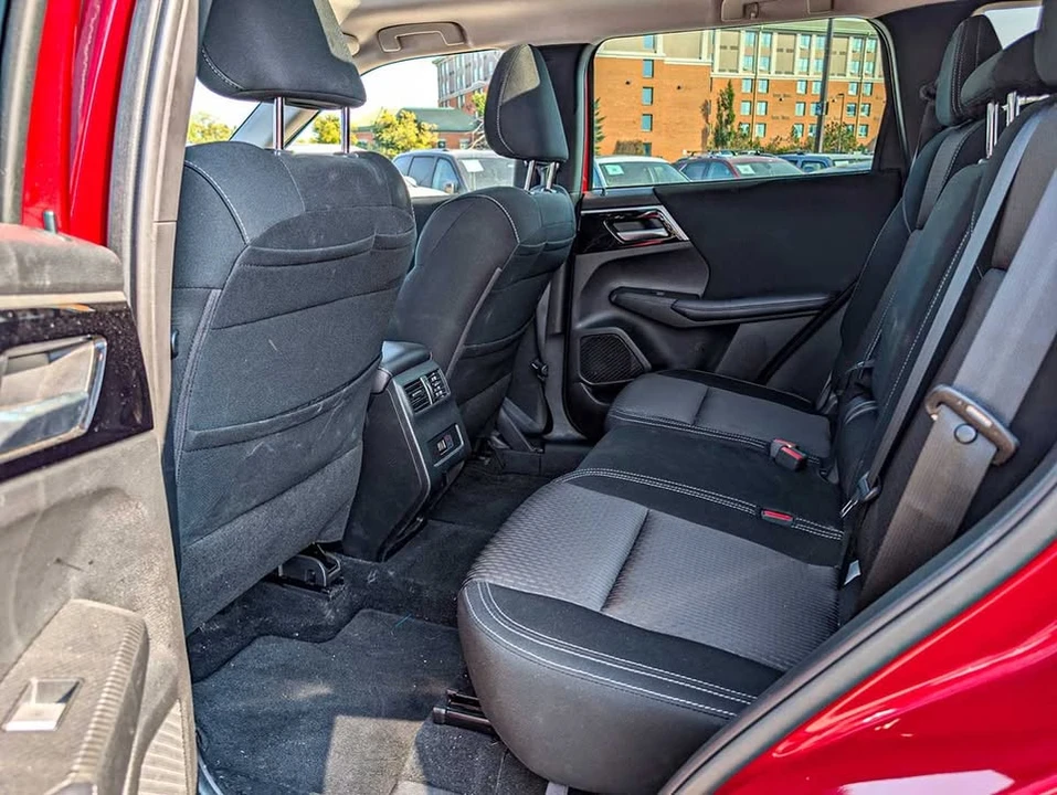 2023 Mitsubishi Outlander - Image 10 of 12