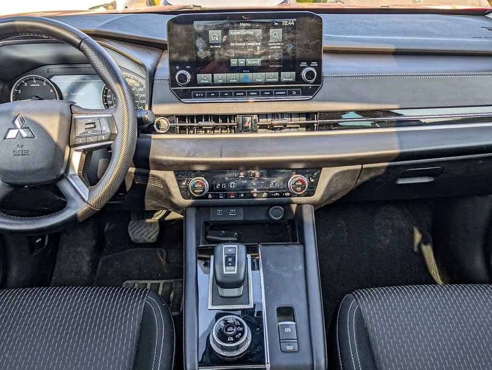 2023 Mitsubishi Outlander - Image 9 of 12
