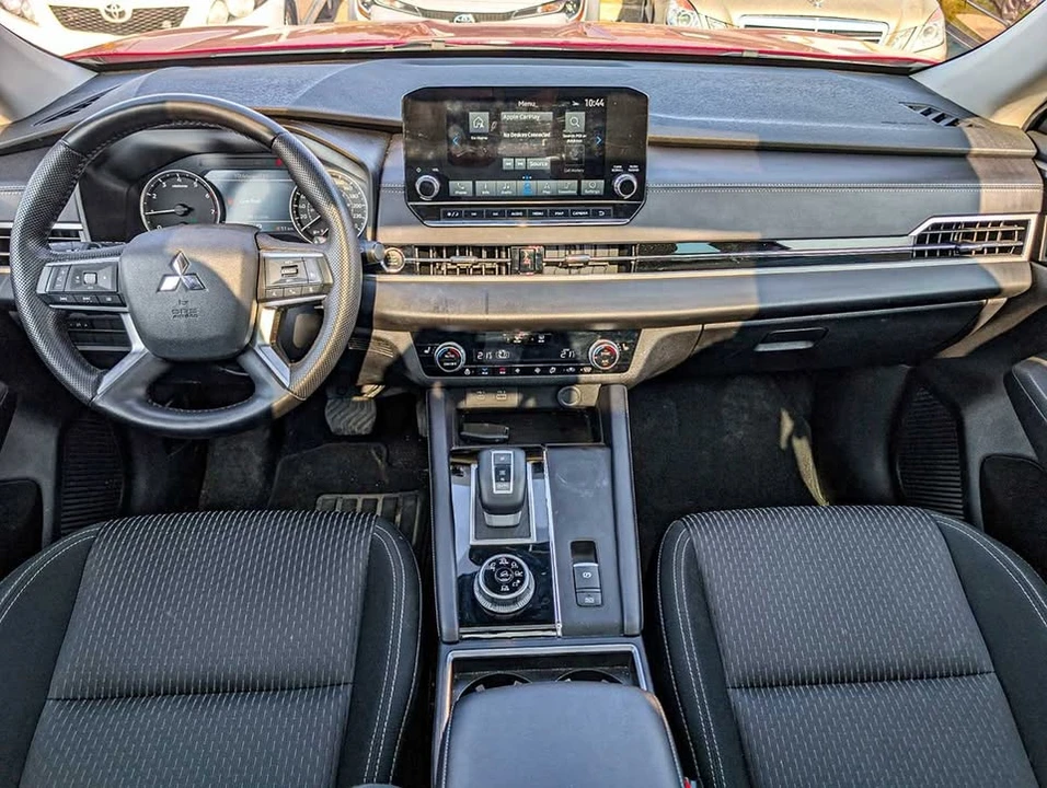 2023 Mitsubishi Outlander - Image 7 of 12