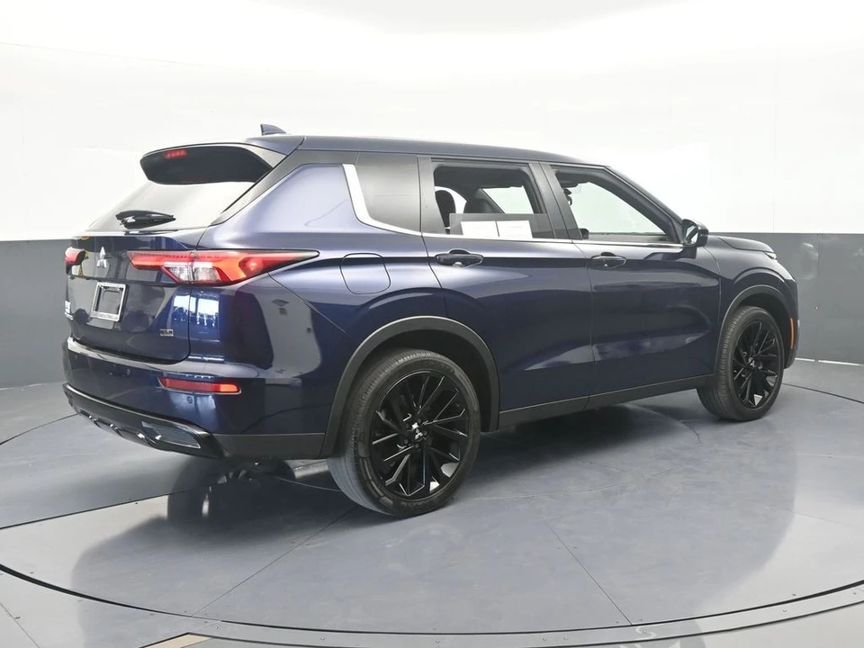 2023 Mitsubishi Outlander - Image 6 of 12