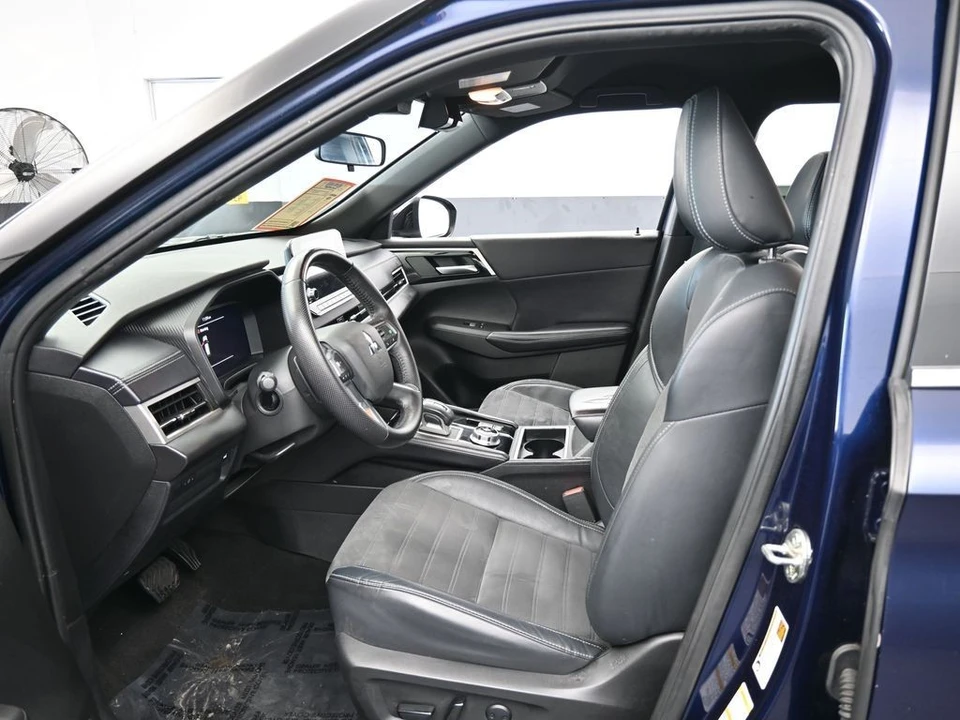 2023 Mitsubishi Outlander - Image 11 of 12