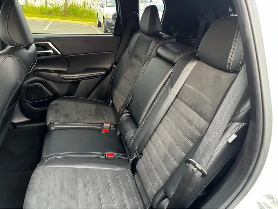 2023 Mitsubishi Outlander - Image 4 of 9