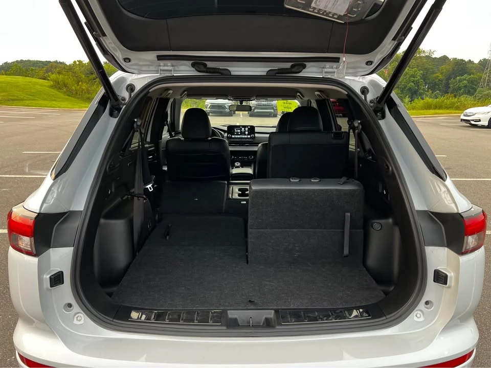 2023 Mitsubishi Outlander - Image 3 of 9