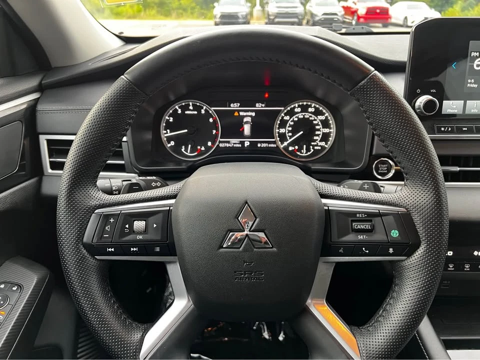 2023 Mitsubishi Outlander - Image 9 of 9
