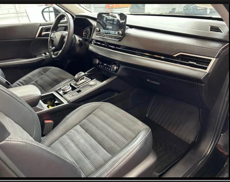 2023 Mitsubishi Outlander - Image 14 of 20