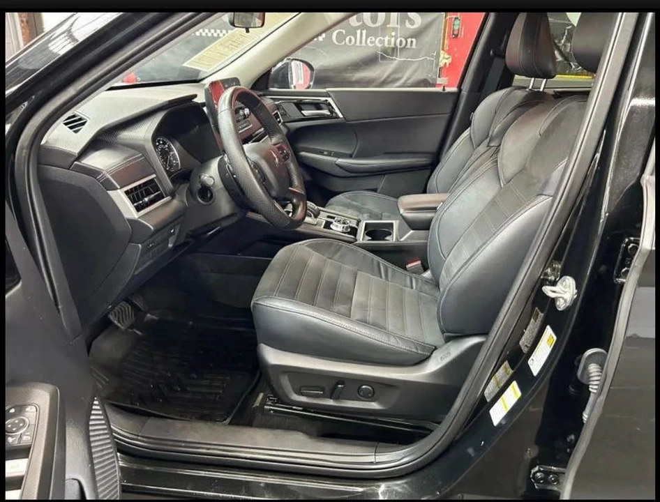 2023 Mitsubishi Outlander - Image 8 of 20