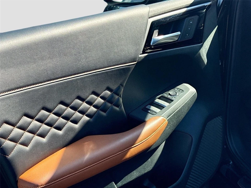 2023 Mitsubishi Outlander - Image 17 of 21