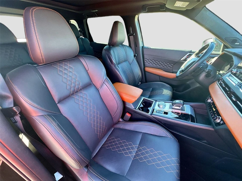 2023 Mitsubishi Outlander - Image 10 of 12