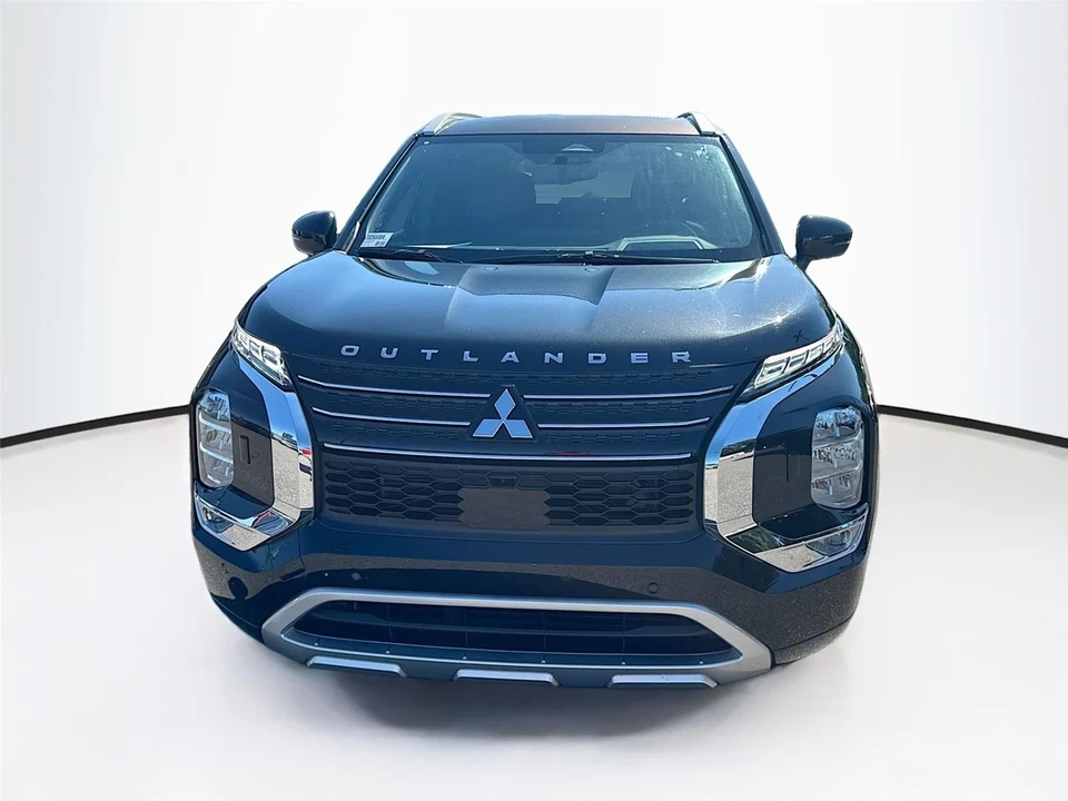 2023 Mitsubishi Outlander - Image 2 of 12